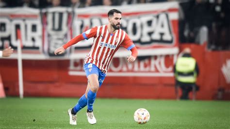 ligar en lugo|Pablo Insua, jugador del Sporting de Gijón: «El Lugo tiene muchísimo m.